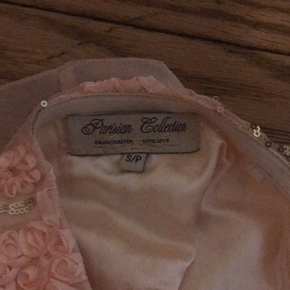 Parisian collection, hand crafted with love. Peach size small. Halter top style - Picture 6 of 6